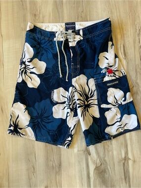Vintage Y2K Abercrombie & Fitch Navy and White Floral Board Shorts